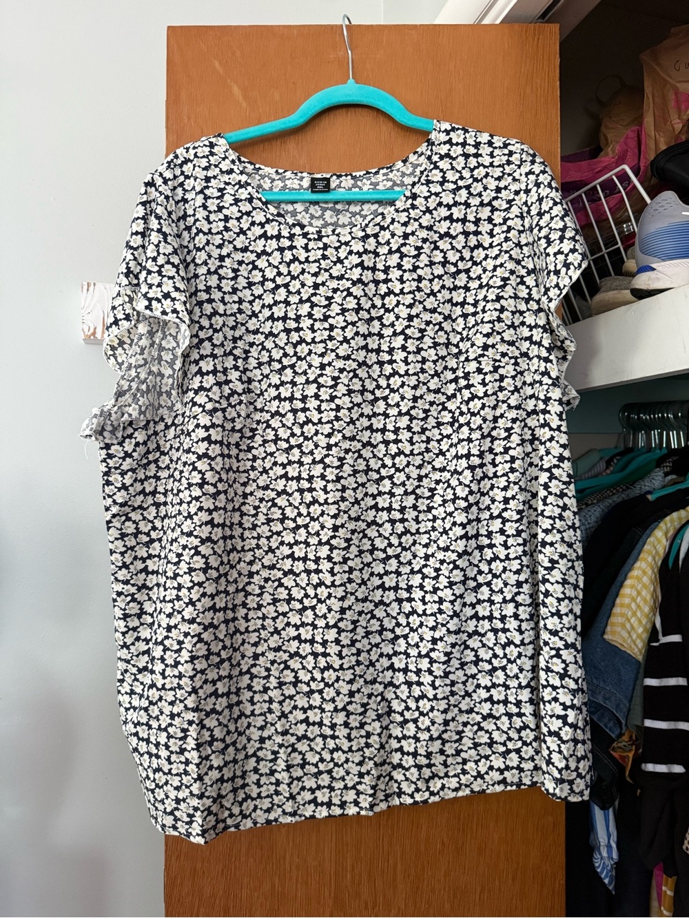 SHEIN Navy and White Floral Ruffle Short Sleeve Top